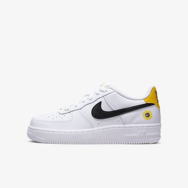 Kids\' Nike Air Force 1 LV8 Older Trainers White / Black | NK286XFK