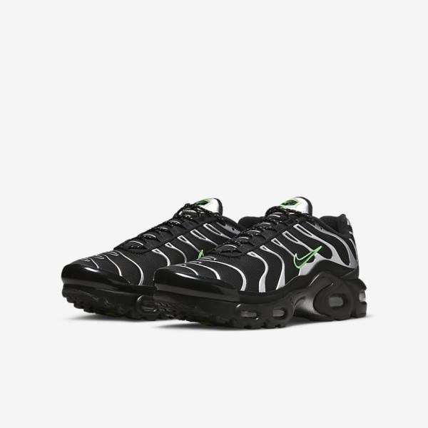 Kids' Nike Air Max Plus Older Trainers Black / Green / Metal Silver / Black | NK941REG