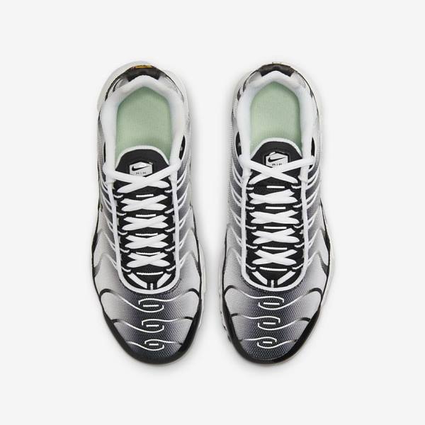 Kids' Nike Air Max Plus Older Trainers White / Black / Silver / Mint | NK873FEV