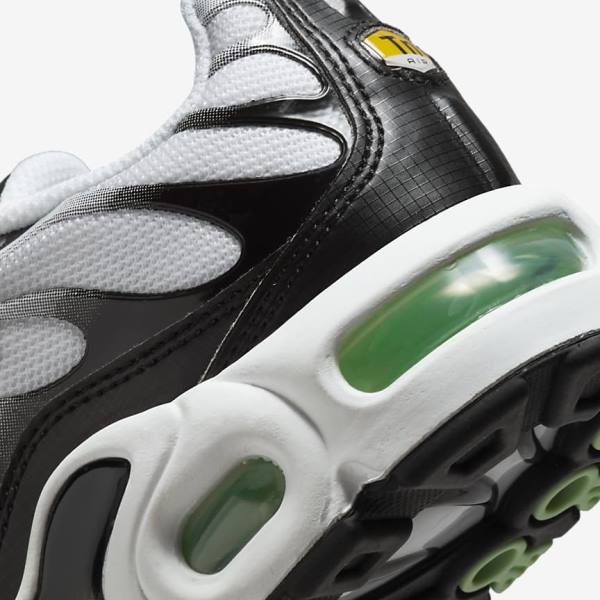 Kids' Nike Air Max Plus Older Trainers White / Black / Silver / Mint | NK873FEV