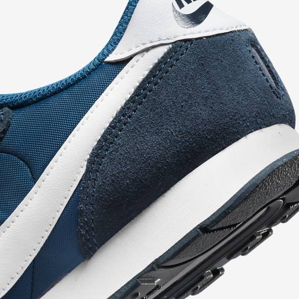 Kids' Nike MD Valiant Older Trainers Navy / White | NK941IQP