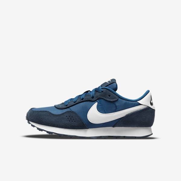 Kids\' Nike MD Valiant Older Trainers Navy / White | NK941IQP