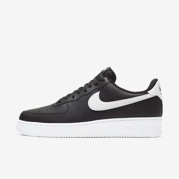 Men\'s Nike Air Force 1 07 Trainers Black / White | NK082CPJ