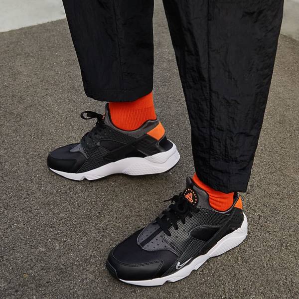 Men's Nike Air Huarache Trainers Black / Orange / Grey / White | NK453JUR