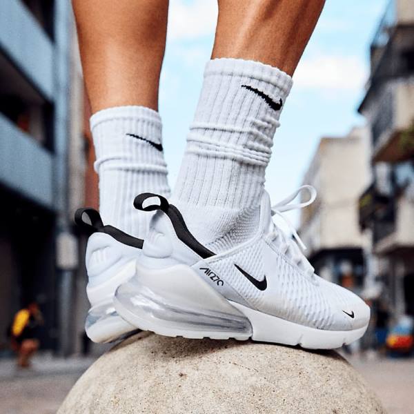 Men's Nike Air Max 270 Trainers White / Black | NK681LFB