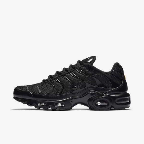 Men\'s Nike Air Max Plus Trainers Black | NK190CJN