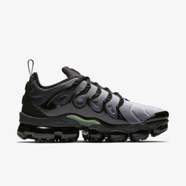 Men's Nike Air VaporMax Plus Trainers Black / White | NK916LAD