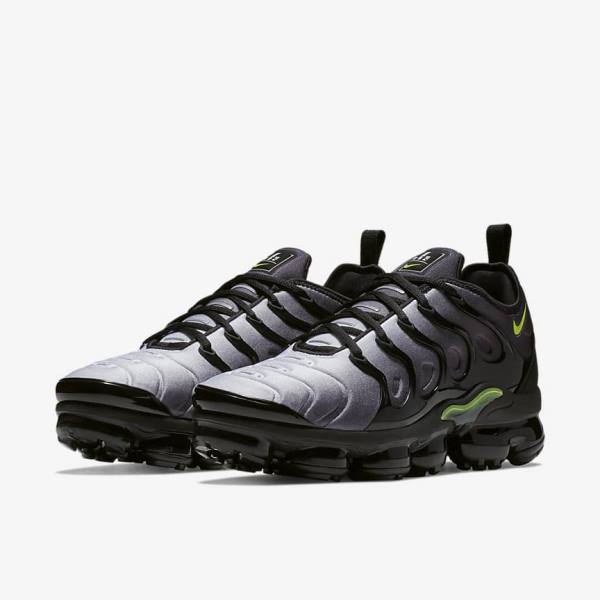 Men's Nike Air VaporMax Plus Trainers Black / White | NK916LAD