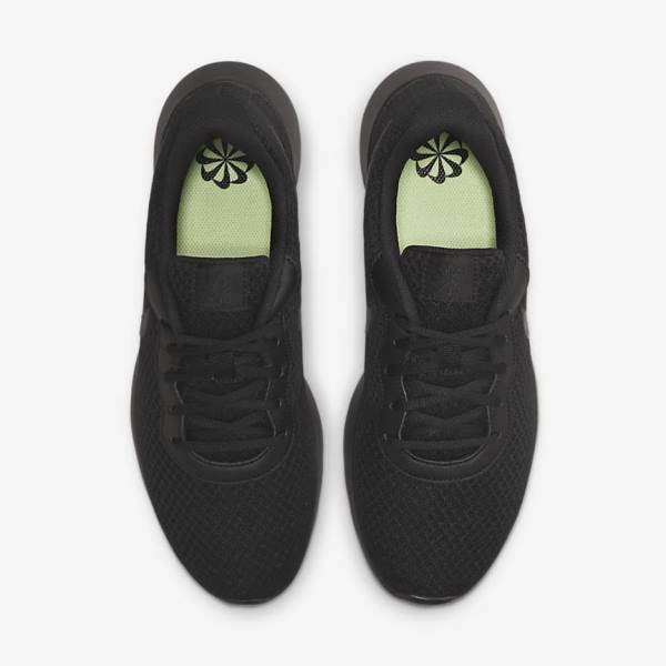 Men's Nike Tanjun Trainers Black | NK215LVS