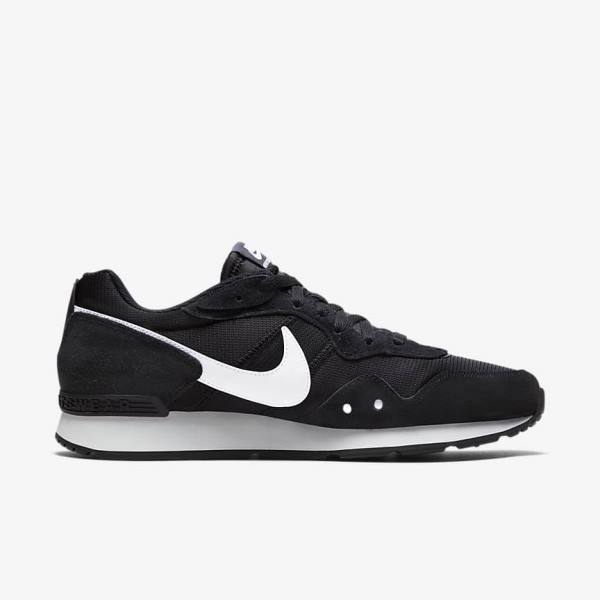 Men's Nike Venture Runner Trainers Black / White | NK452XIP