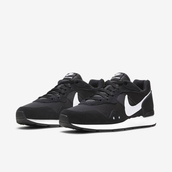 Men's Nike Venture Runner Trainers Black / White | NK452XIP