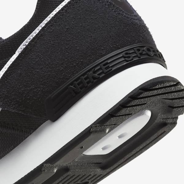 Men's Nike Venture Runner Trainers Black / White | NK452XIP