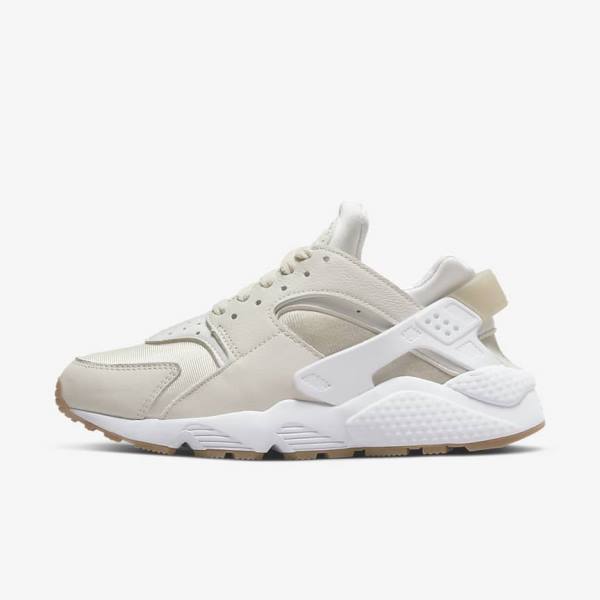 Women\'s Nike Air Huarache Trainers Khaki / Light Brown / White | NK412MWH