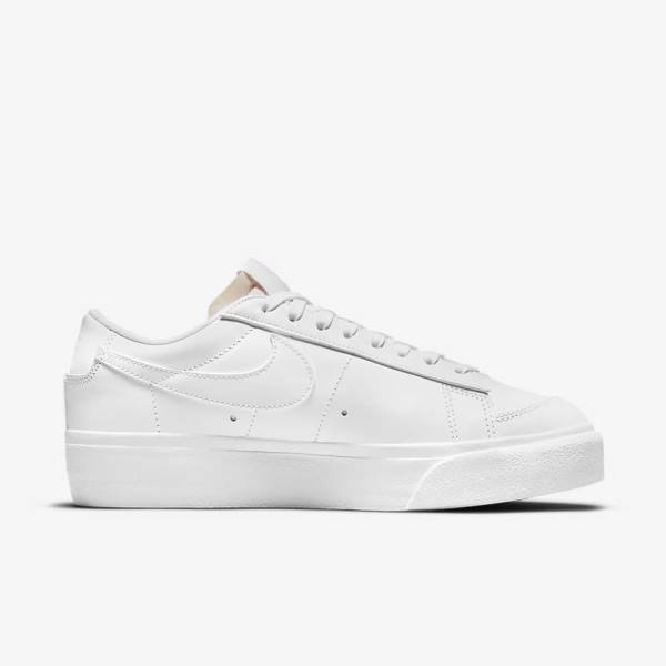 Women's Nike Blazer Low Platform Trainers White | NK785NGP