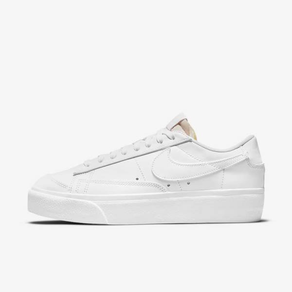 Women\'s Nike Blazer Low Platform Trainers White | NK785NGP