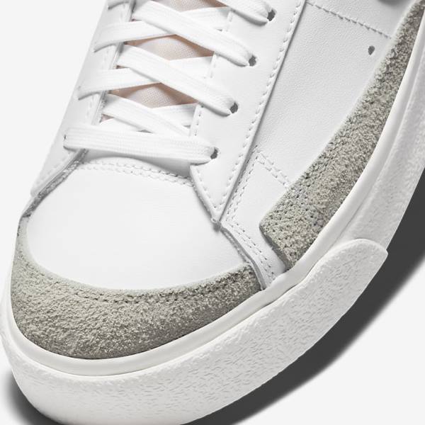 Women's Nike Blazer Low Platform Trainers White | NK892RXE