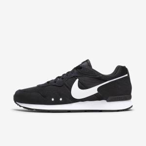 Men's Nike Venture Runner Trainers Black / White | NK452XIP